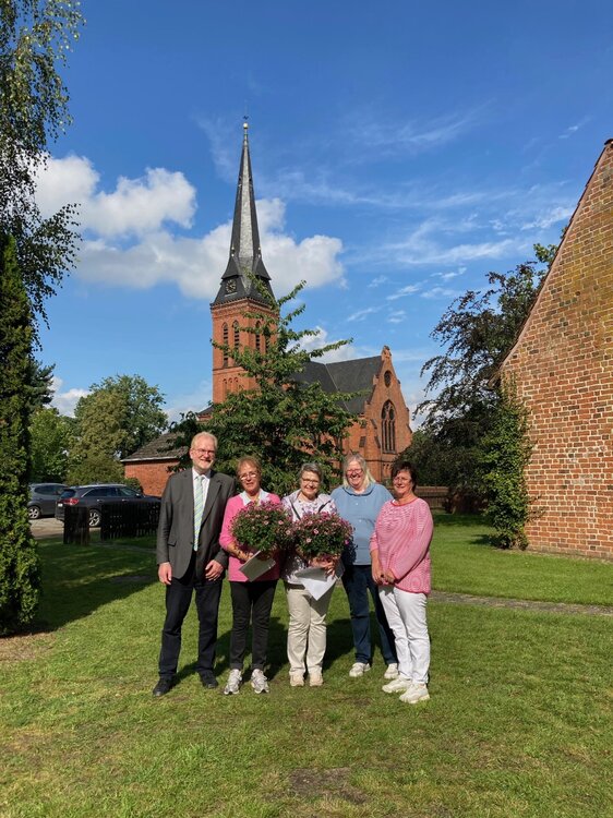 Mitarbeiterinnen des Jahres 2023.jpg