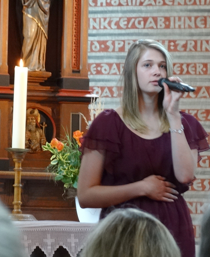 Stefanie%20Gottesdienst.jpg